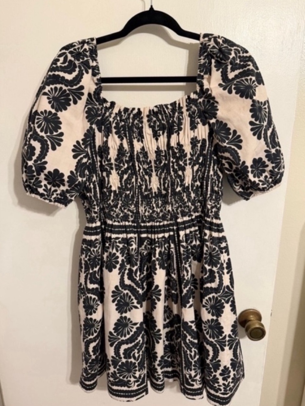 ANTONIO MELANI Black & Cream Square-Neck Puff Sleeve Mini Dress - Picture 4 of 9